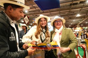Lee más sobre el artículo Ecuador se destaca en el 30° Salón del Chocolate de París con la fuerza de la Economía Popular y Solidaria